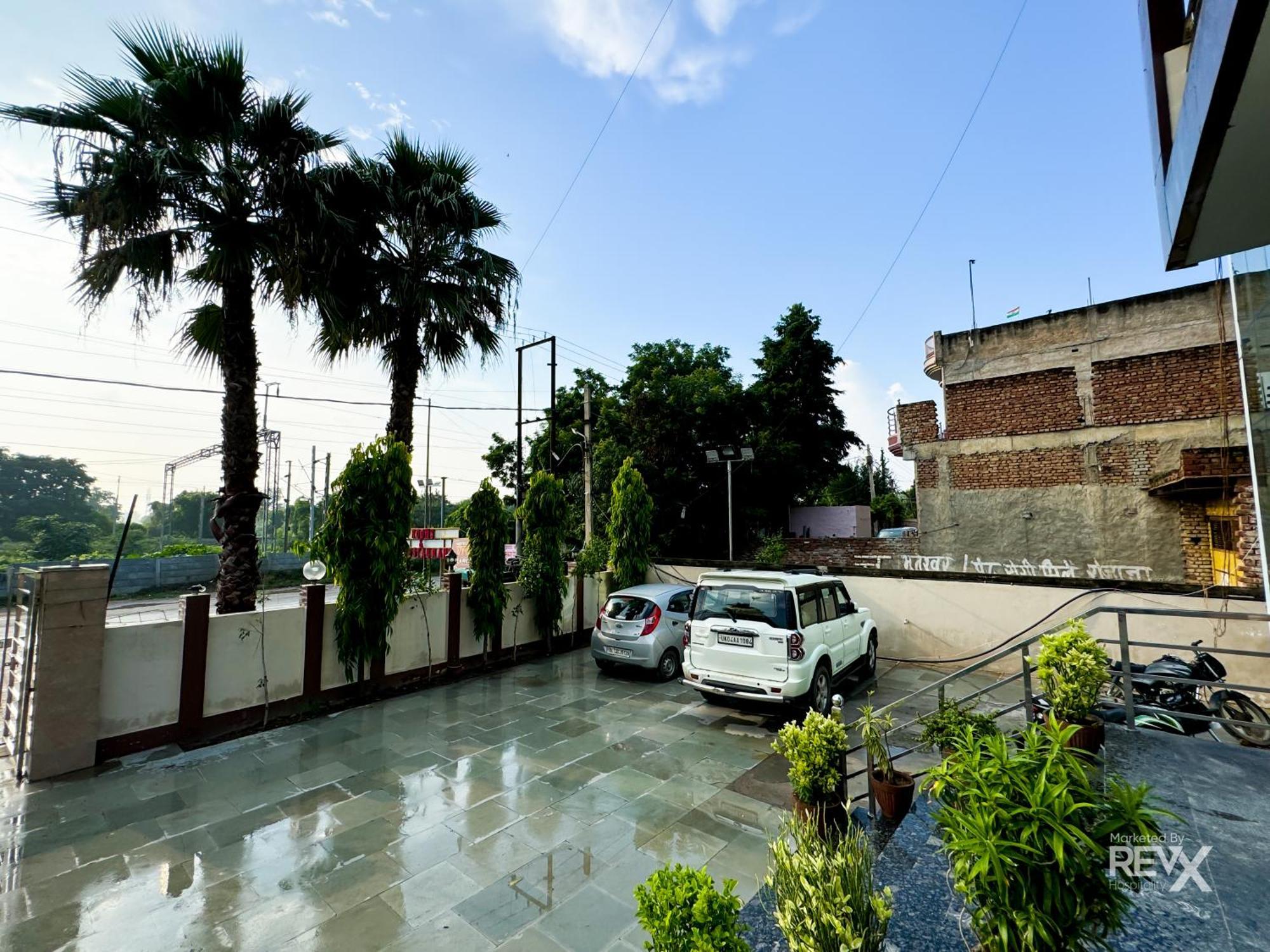 Hotel Vrinda Sarovar Mathura Exterior photo