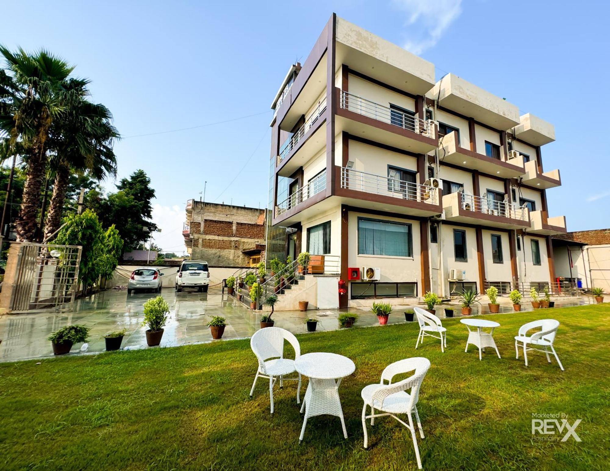 Hotel Vrinda Sarovar Mathura Exterior photo